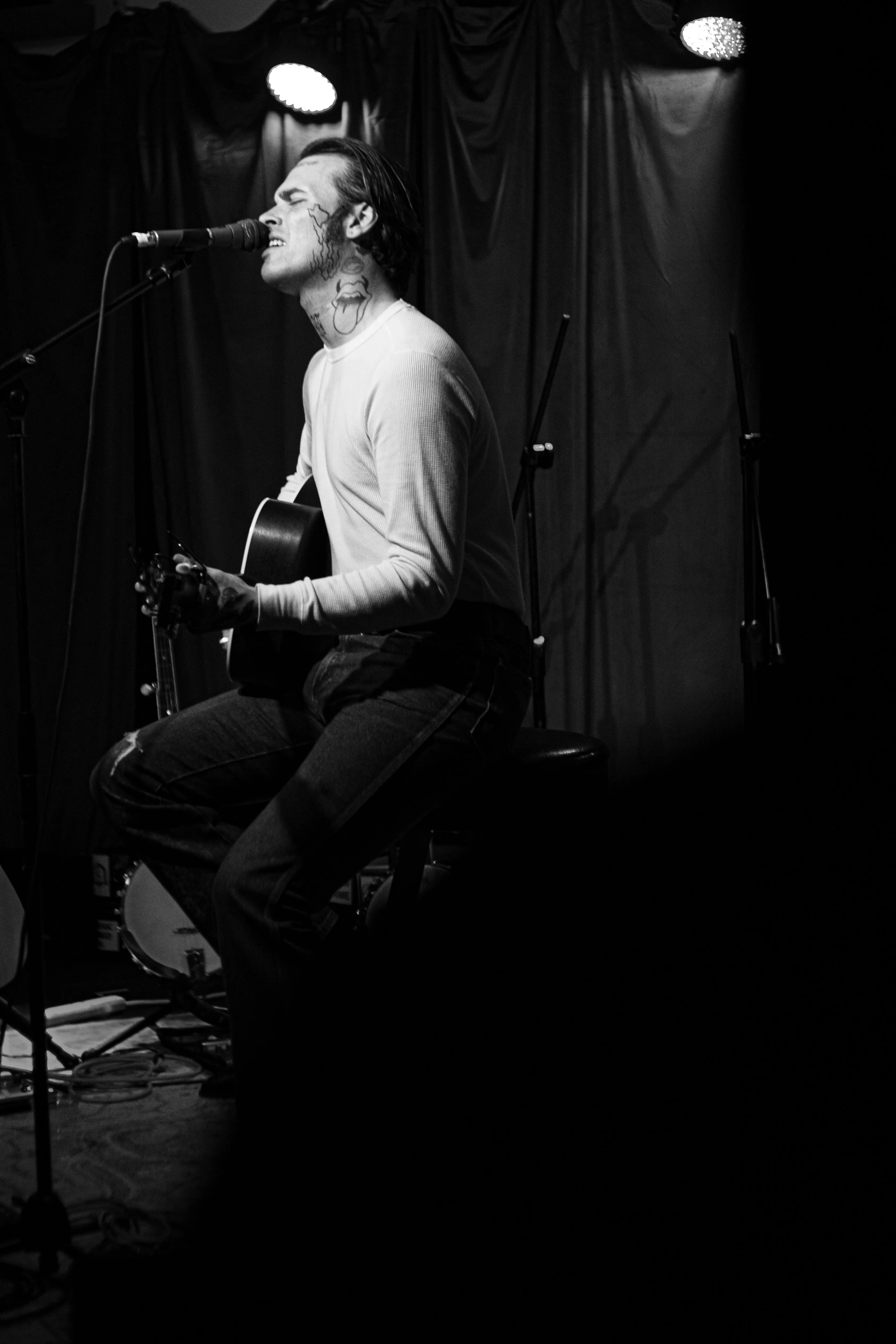 Casper Allen singing and playing guitar.